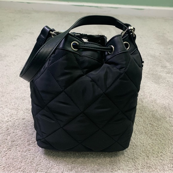 Steve Madden Brivera Quilted Bucket Bag Crosssbody Black Bag NWT Last on… - Picture 3 of 10